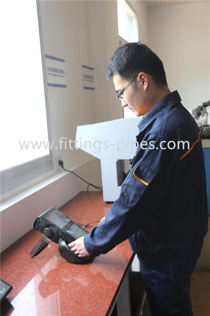 China Hebei Hongcheng Pipe Fittings Co., Ltd. factory production line